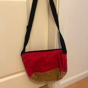 New Messenger Bag. Adjustable straps. Zipper top.